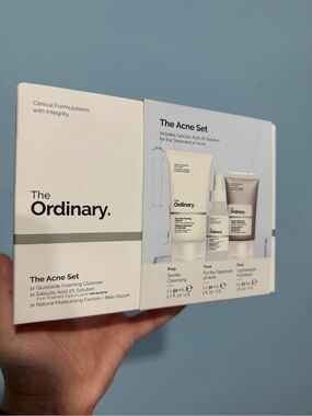 The Ordinary Acne Set - White and Cream Packaging